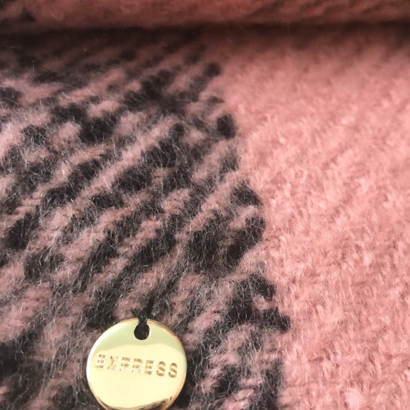 Express Scarf - Picture 3 of 6